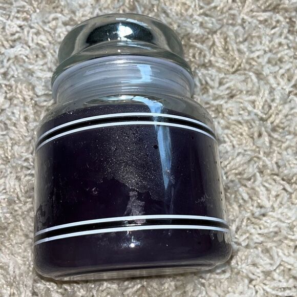 Yankee Candle Lilac Blossoms 14.5 oz Retired Rare Black Band Purple - Picture 6 of 8